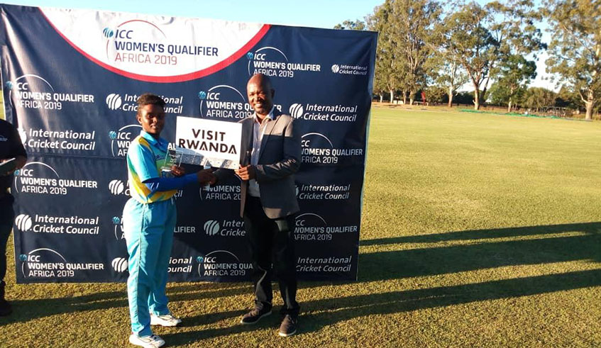 Henrietta Ishimwe receives the player of the match award after scoring 26 runs against Nigeria on Sunday. Courtesy.
