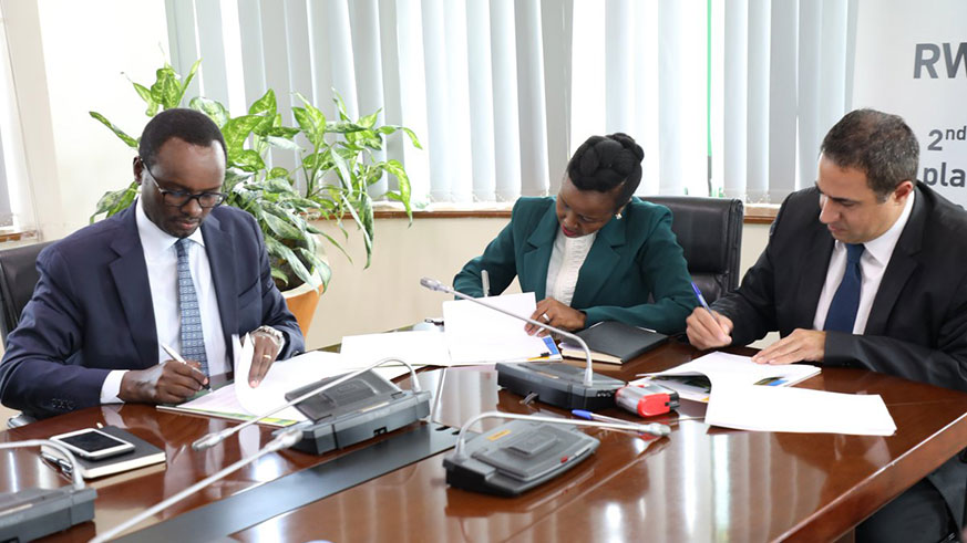 (L-R) RDBu2019s Deputy Chief Executive Officer, Emmanuel Hategeka, ICT minister, Paula Musoni and Yuval Hanan from Motorola sign the agreement in Kigali. (Courtesy) 