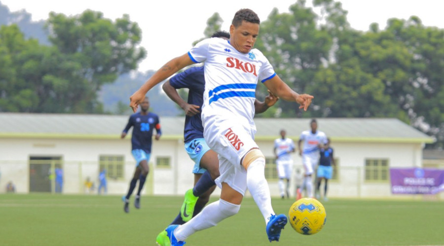 Jonathan Rafael da Silva, seen here in action against Police during a past league match, scored the opener during Rayon Sportsu2019 2-1 victory over Amagaju on Saturday. It was the Brazilian forwardu2019s first league goal since joining the Blues in November 2018. / File