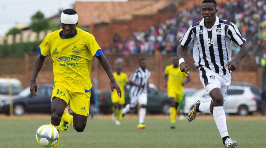 Yannick Bizimana, who has scored 13 goals for AS Muhanga this season, cruises past APRu2019s Emmanuel Imanishimwe (R) before scoring his second goal during the 2-1 victory at Muhanga Stadium on Saturday. / Julius Ntare