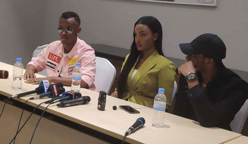 Yvan Buravan (L), Kate Bashabe (C) and Andy Bumuntu speak to the media  about  their new song, yesterday. / Eddie Nsabimana. 