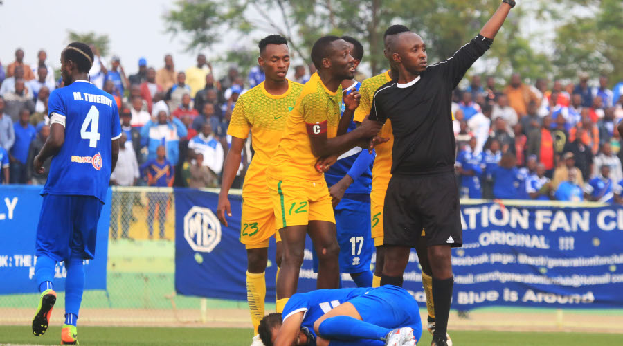 Tumaine Ntamuhanga protests to centre referee Moise Murindangabo after his AS Kigali teammate Eric Nsabimana was sent off during the two sidesu2019 first-leg on Tuesday, which ended 1-0 in favour of Rayon Sports. / Sam Ngendahimana
