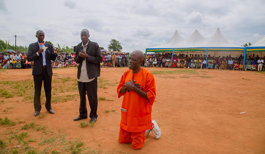 Guilty of horrible crime Elia Niyonzima admits to having dumped all Nasson Nzabahayo's children in a hole and throwing a multitude of stones on them until they died during the 1994 genocide against Tutsi. / Craish Bahizi