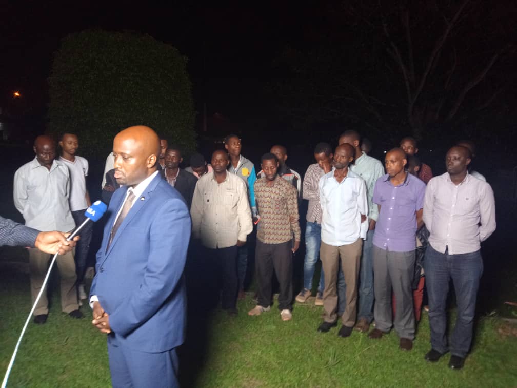 State Minister, Nduhungirehe and the 20 Rwandans who were deported from Uganda. (Courtesy)