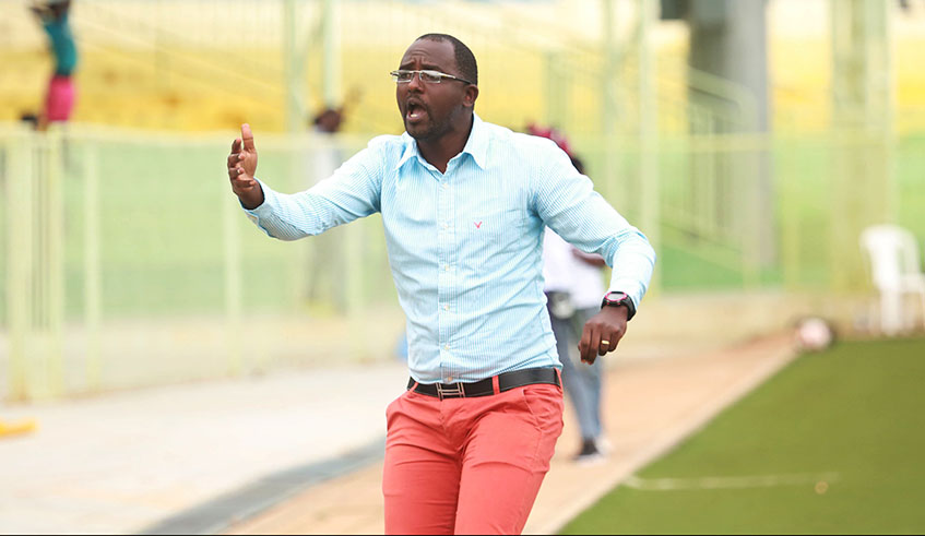 Mukura head coach Francis Haringingo gestures to his players during the match at Kigali Stadium. Sam Ngendahimana.