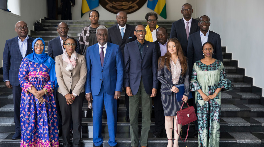 President Kagame, African Union Commission (AUC) Chairperson Moussa Faki Mahamat (left) and members of the Africa Union Reform team met on Saturday to review the progress on the reforms process. / Village Urugwiro