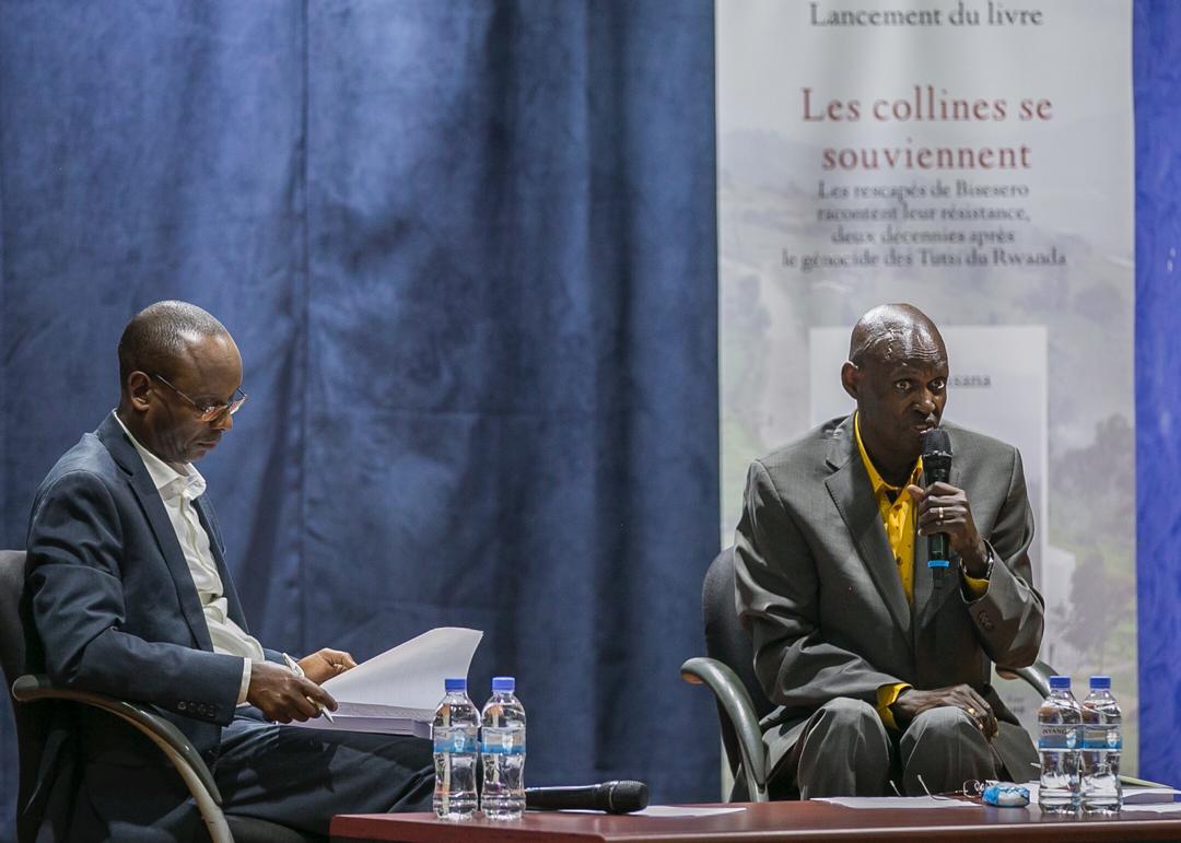 Dr Oscar Gasana (R) the author of Les collines se souviennent and Dr Jean-Damascu00e8ne Gasanabo, the moderator, at the book launch by the former. / Courtesy