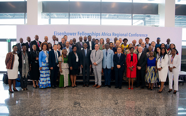 President Kagame in a group photo with EF fellows from around the world at the Eisenhower Fellowships Africa Regional Conference. 