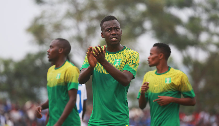 Latif Bishira rallies his AS Kigali teammates not to give up after going down 2-0 early in the first half during their 2-1 defeat to Rayon Sports in the first-leg on Wednesday. Sam Ngendahimana.
