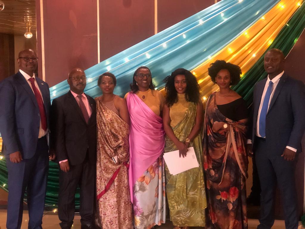 Ambassador Musoni (L) and members of the Rwandan community in Harare. / Courtesy
