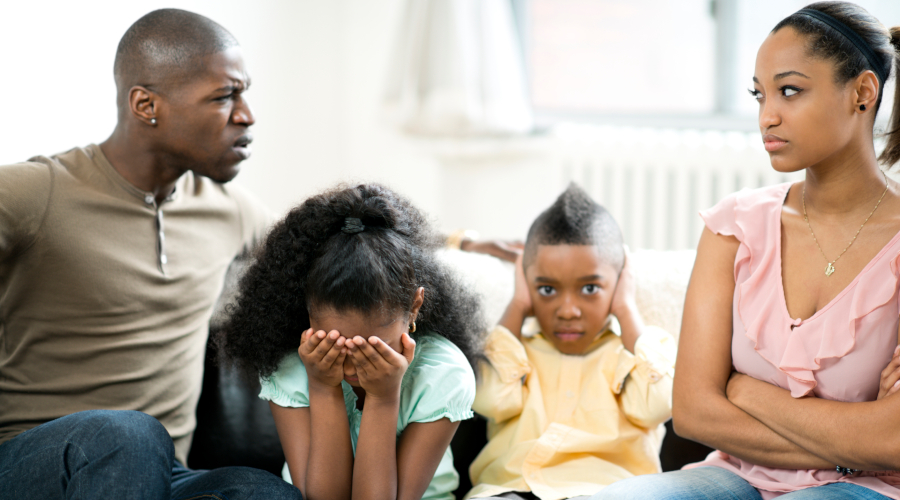 For children, divorce can be an especially sad, stressful, and confusing time. / Net photo