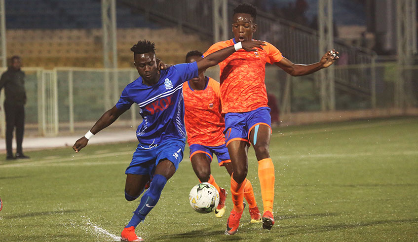 Rayon Sportsu2019 striker Jules Ulimwengu vies for the ball with KMC FC players during the CECAFA game  at Kigali Stadium on Saturday.The Blues will face KCCA in quater finals today. Sam Ngendahimana.