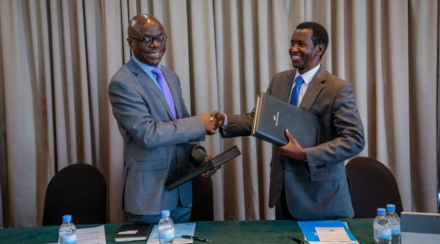 Dr Patrick Uwizeye, the ICPAR president, and Gordian Bowa the Senior Manager of Eastern Central Africa for CIMA, signed mutual recognition agreement. / Michel Nkurunziza