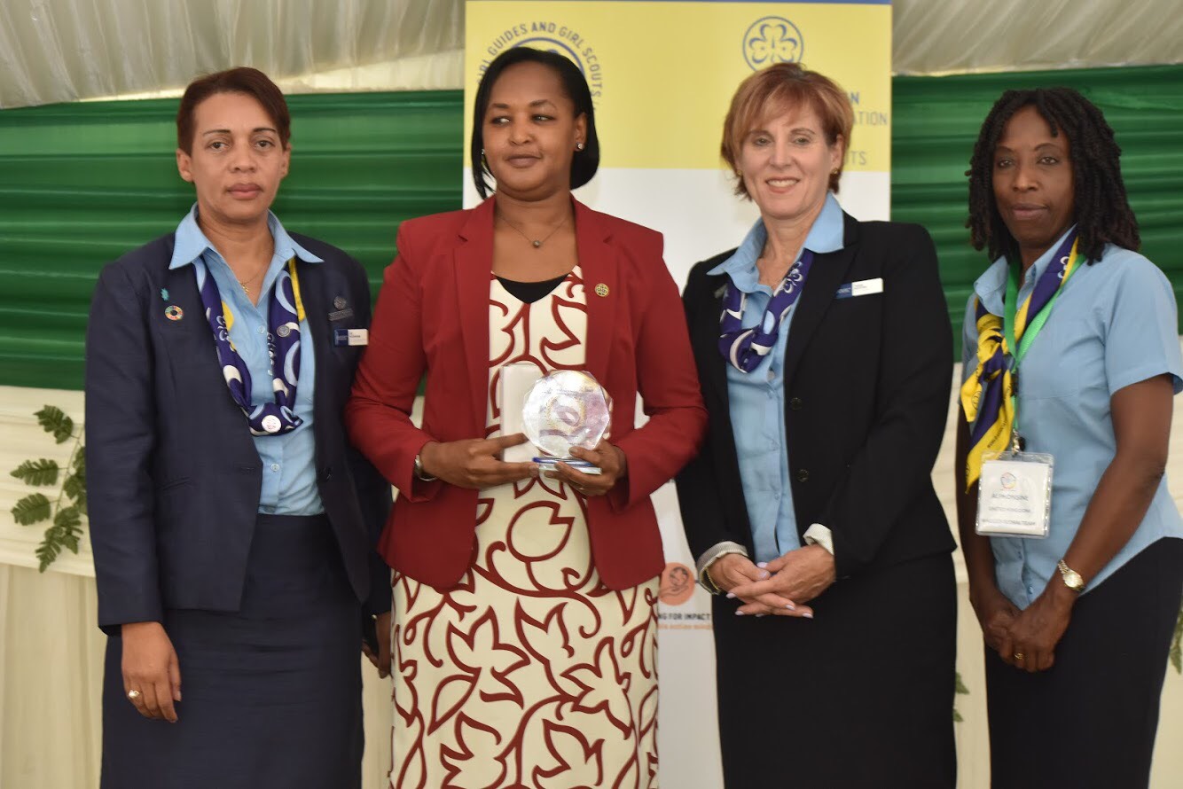 Minister of Youth Rosemary Mbabazi receiving the First Lady's award from the representatives of the Global Girl Guides.