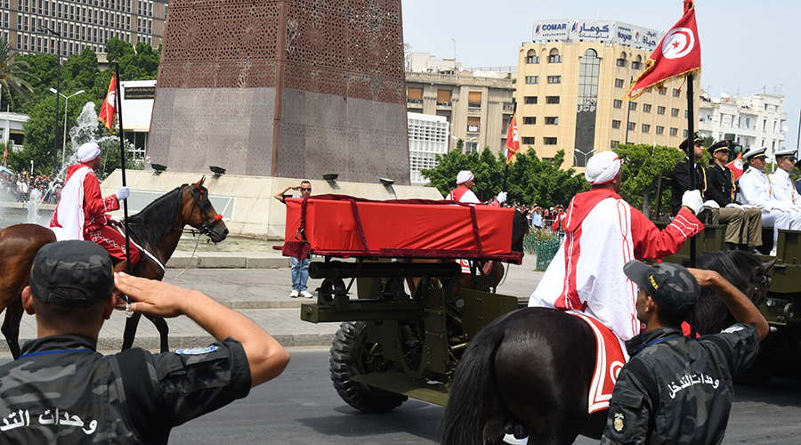 Military procession accompanying the coffin of late Tunisian President Beji Caid Essebsi during his state funeral in Tunis. / Xinhua