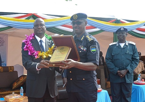 IGP Dan Munyuza receives a souvenir from the First Vice President of South Sudan, Gen Taban Deng.