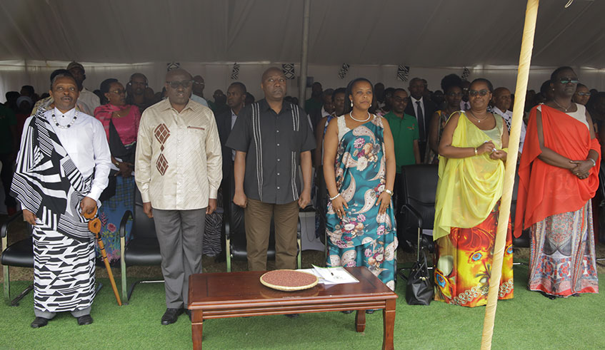 Prime Minister Edouard Ngirente (middle) is flanked by different leaders (L-R) Local Government Minister Anastase Shyaka, Southern Province Governor Emmanuel Gasana, Ministers Esperence Nyirasafari (sports and culture), Geraldine Mukeshimana (agriculture) and Marie-Solange Kayisire (cabinet affairs).All Photos: Emmanuel Kwizera
