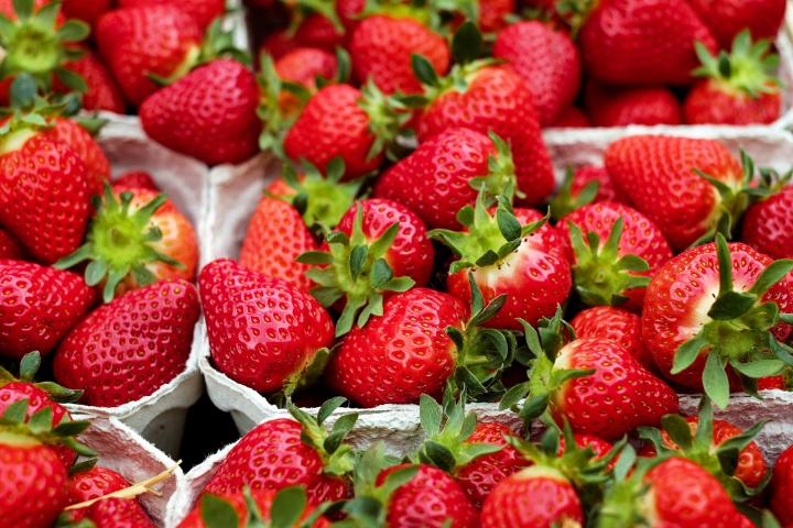 Strawberries are packed with vitamins and minerals such as vitamins C and K, folate, potassium, manganese, and magnesium. / Net photo