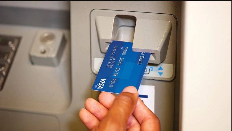 The Central Bank has issued new guidelines and regulations to banks operating in Rwanda governing the reversal of funds after failed ATM transactions. / Net photo