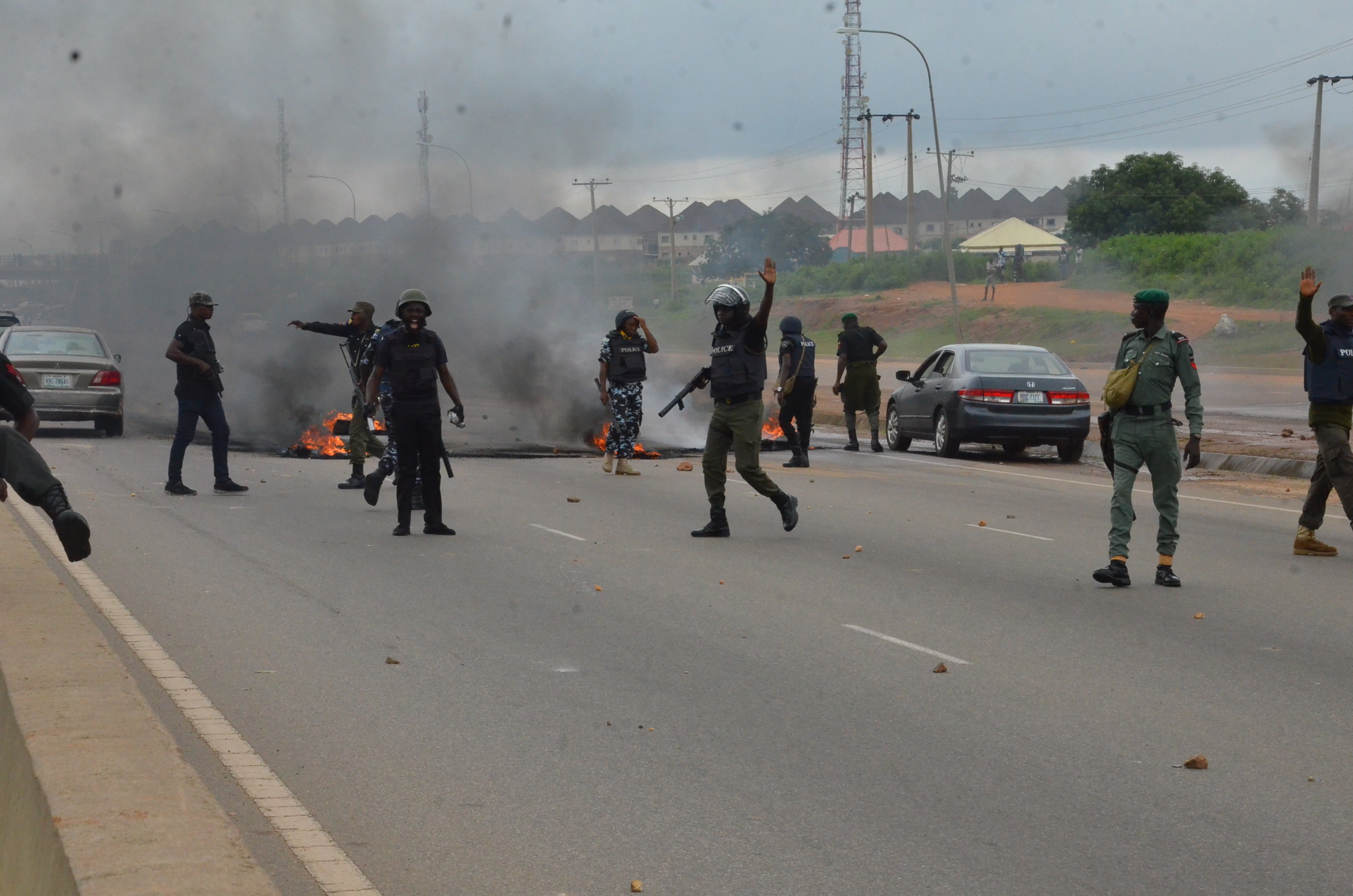 Nigerian police officers clear a barricaded road during a protest in Abuja, on Sept. 4, 2019. South African telecommunications giant MTN on Wednesday ordered the closure of all its offices and service outlets in Nigeria amid rising tension to unleash mayhem on them in reprisal of xenophobic attacks in the rainbow nation. / Xinhua