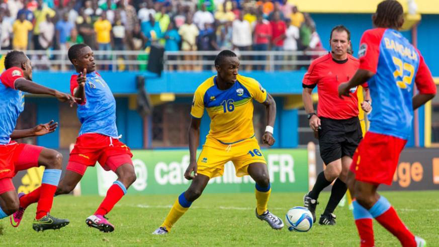 Amavubi striker Ernest Sugira (C) takes on Congolese defenders. / File