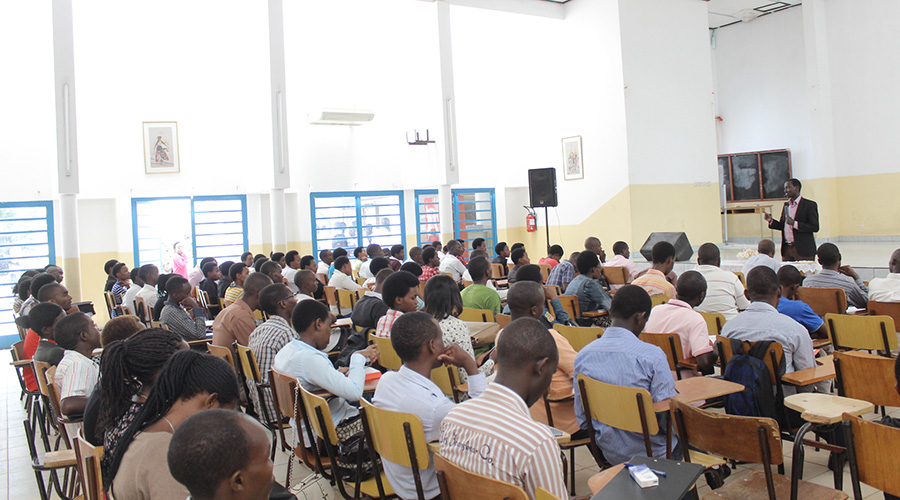 Students during a lecture at University of Rwanda's College of Business and Economics in Kigali. / Emmanuel Kwizera