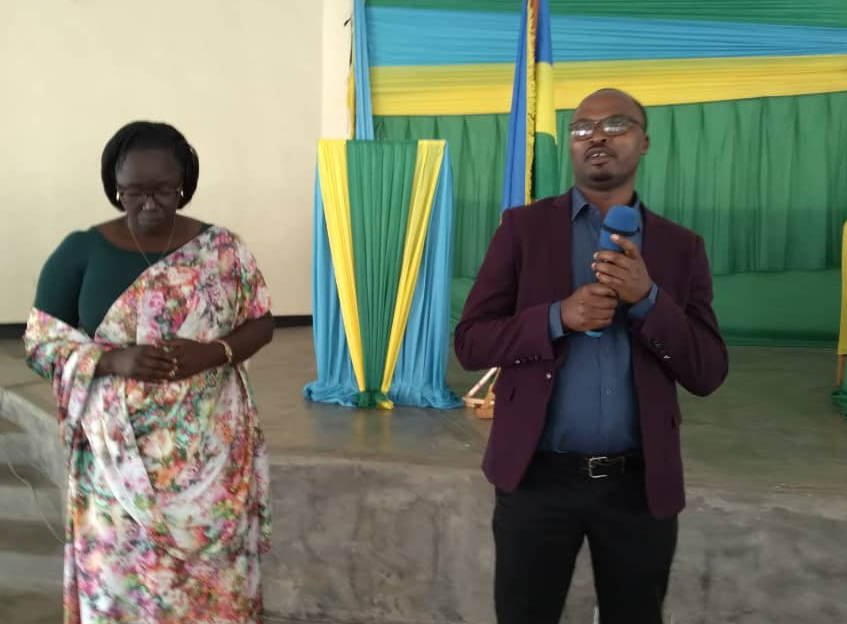 Musanze District mayoral candidates Jeannine Nuwumuremyi (left) and Emmanuel Niyibizi present their manifestoes to the District Council earlier Friday. Uwumuremyi is currently the head of Rwanda Agriculture Board, Musanze Station, while Niyibizi is a head teacher in the same district. At total of four district mayors and a dozen vice mayors are being elected in todayu2019s by-elections. Photo/Regis Murengezi.
