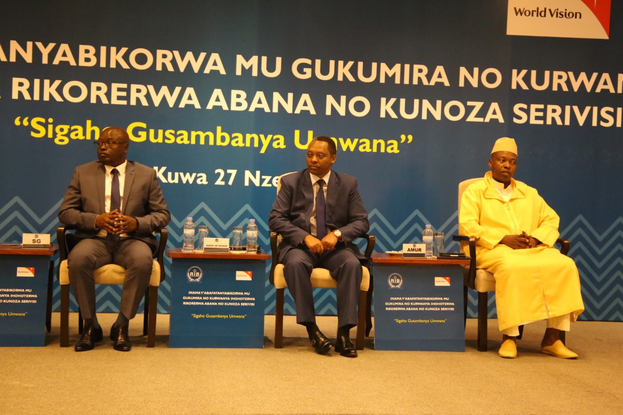 SG Rwanda Investigation Bereau, Jeannot Ruhunga(L) Minister of Local Government  Prof Anastase Shyaka (C) ,Muft of Rwanda, Sheikh Salim Hitimana during the Meeting on September 27,2019/Craish Bahizi