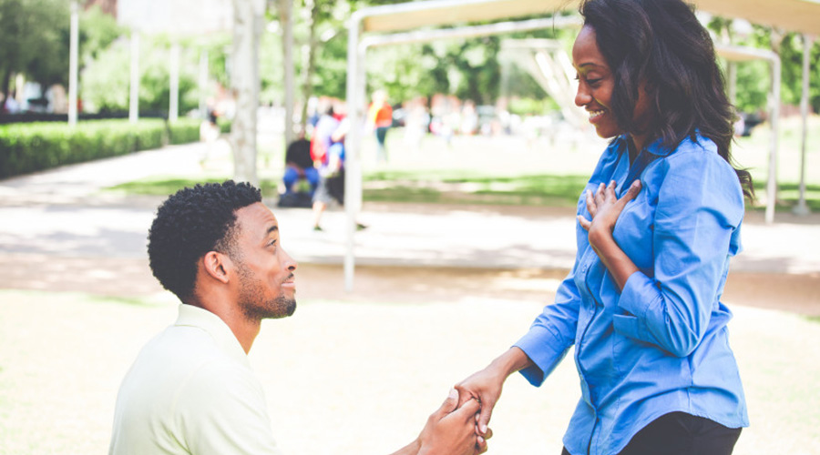 Thanks to celebrities and social media, getting engaged is now a competitive sport. / Net photo