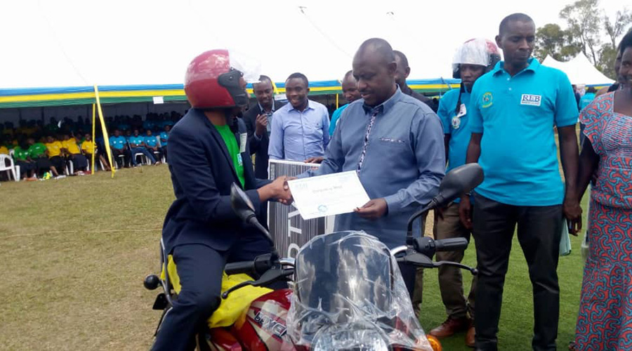 Minister Mutimura awards one of the best teachers with a motorcycle during the world teachers day celebrations on Saturday in Kamonyi. / Courtesy