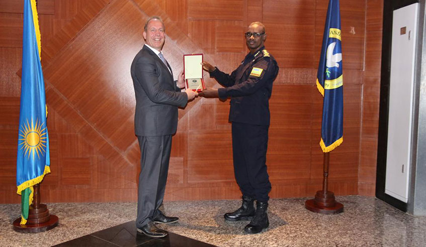 IGP Dan Munyuza giving a souvenir to the visiting Rhineland-Palatinate State Minister for Interior, Randolf Stich