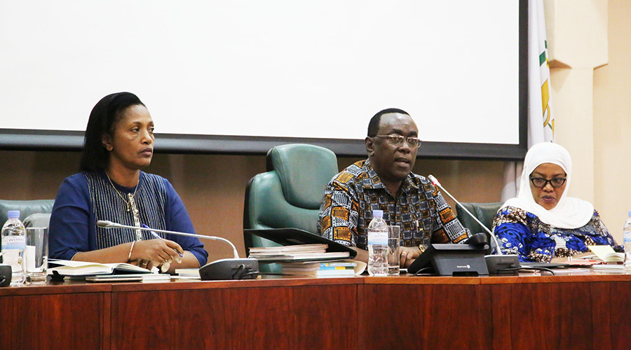 Outgoing Senate President Bernard Makuza (centre), Vice-President in Charge of Finance and Administration, Jeanne du2019Arc Gakuba (left), and Vice-president in charge of Legal Affairs and Government Oversight, Fatou Harerimana during a press conference on October 8, 2019. / Craish Bahizi
