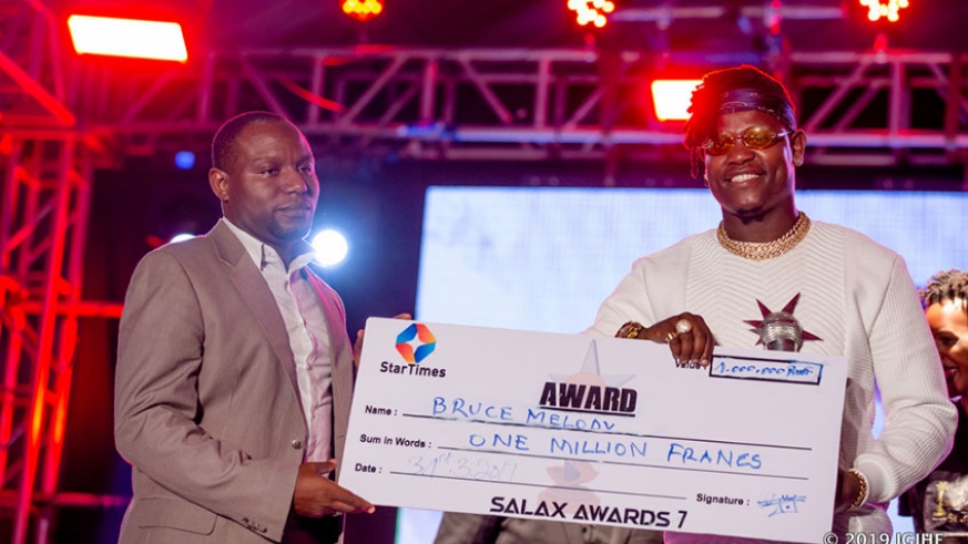 Ahupa CEO, Ahmed Pacifique (L),  has announced that Salax Awards winners have received their money, after six months. 