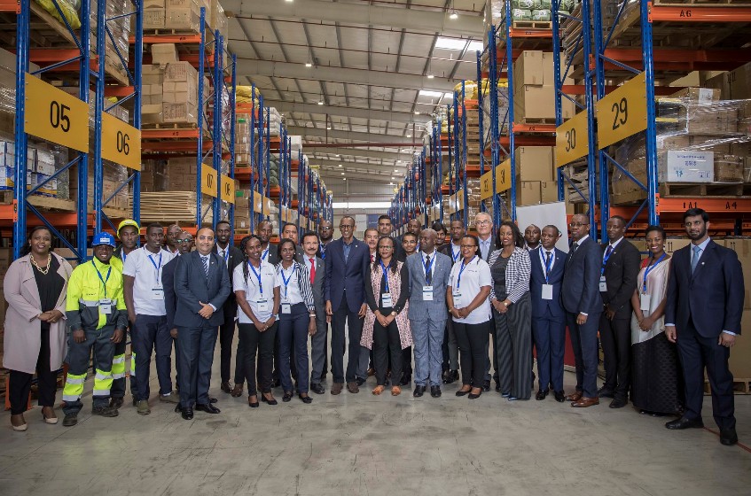 President Kagame in a group photo with DP World staff. Photo; Urugwiro Village