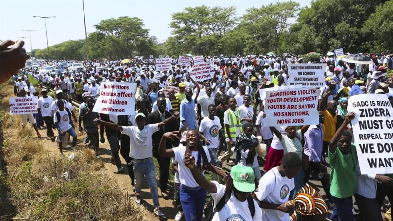 Zimbabweans protest over sanctions that the government blames for the country's worsening economic problems. / AP