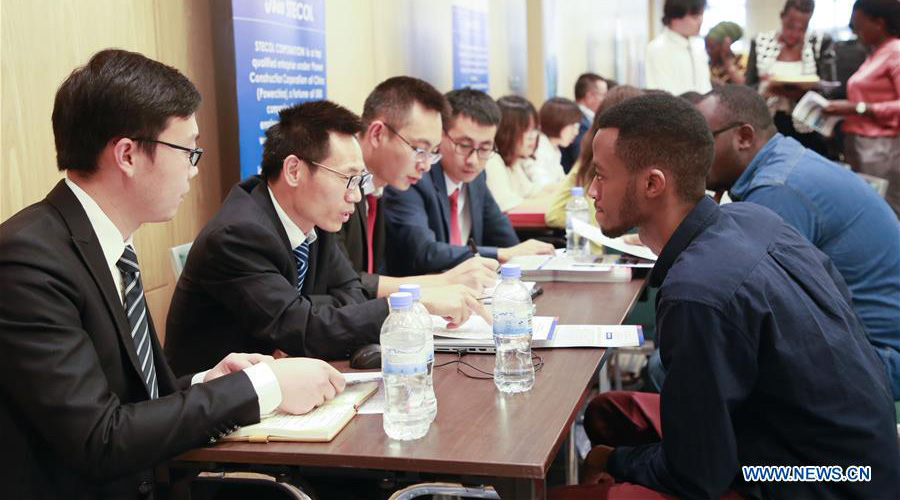 Staff of a Chinese enterprise interact with Rwandan graduates from Chinese universities at the job fair. / Xhinua