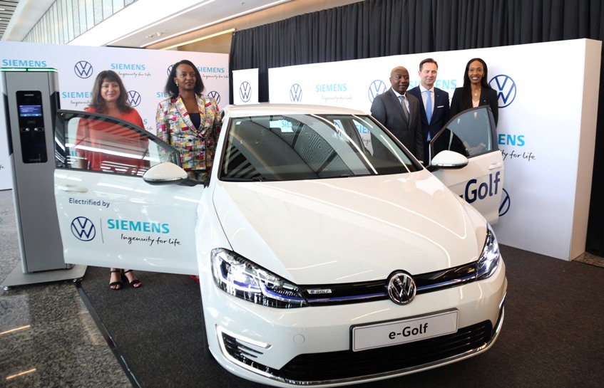 Prime Minister Edouard Ngirente joins other officials at the launch of the e-Golf in Kigali (Sam Ngendahimana)