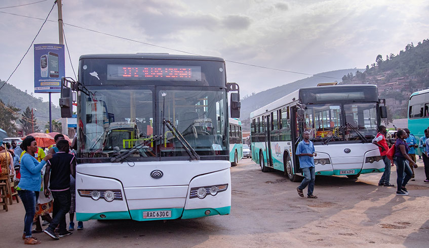 Passengers board a bus at Nyabugogo Taxi Park in Kigali. Photo: Emmanuel Kwizera.