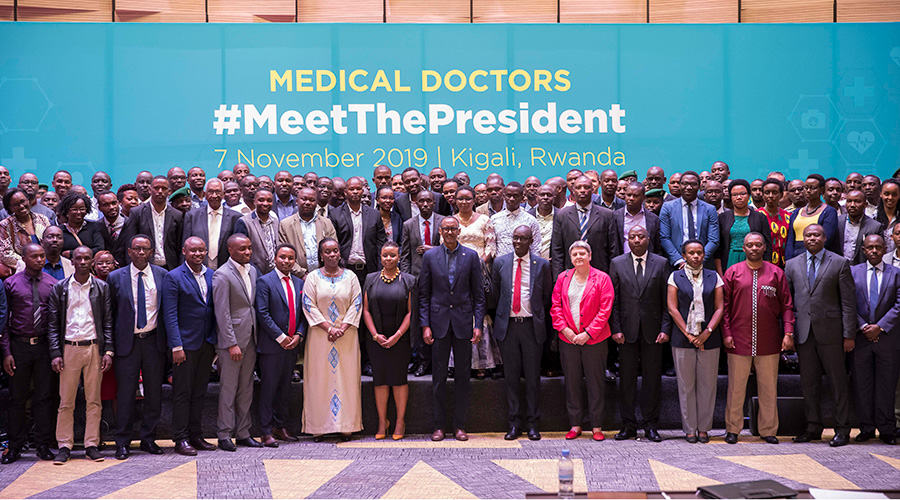 President Paul Kagame and other senior government officials are joined in a group photo by medical practitioners in the country. The President on Thursday met over 800 doctors in public and private practice from across the country and urged them to do everything possible to ensure the gains made in the health sector are sustained and continue moving forward. The meeting took place at Intare Conference Arena in Rusororo, Gasabo District. / Village Urugwiro