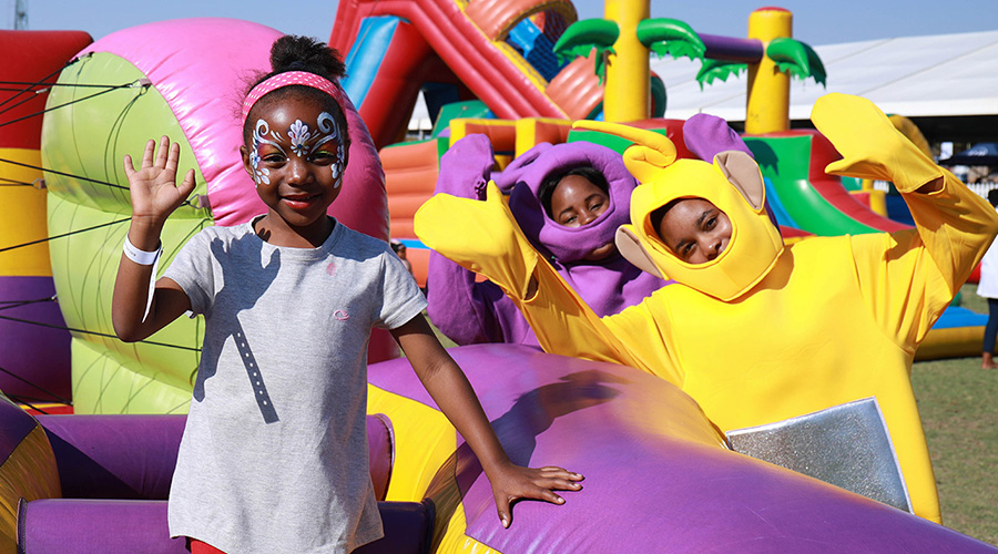 Face painting has become a popular fun game at kidsu2019 events. / Net photo
