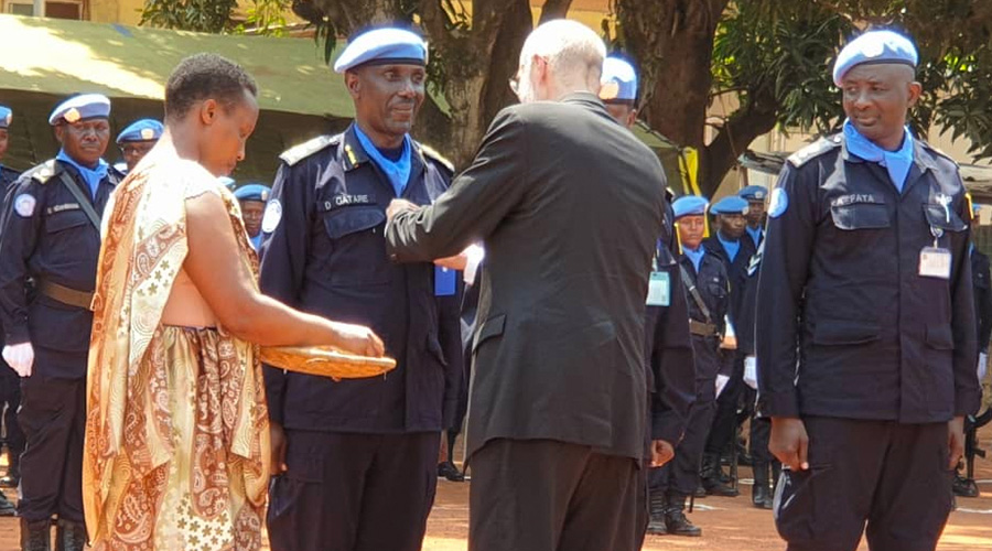The Deputy Representative of the UN-Secretary General in MUNUSCA, Kenneth Gruck decorating Rwandan police peacekeepers. / Courtesy