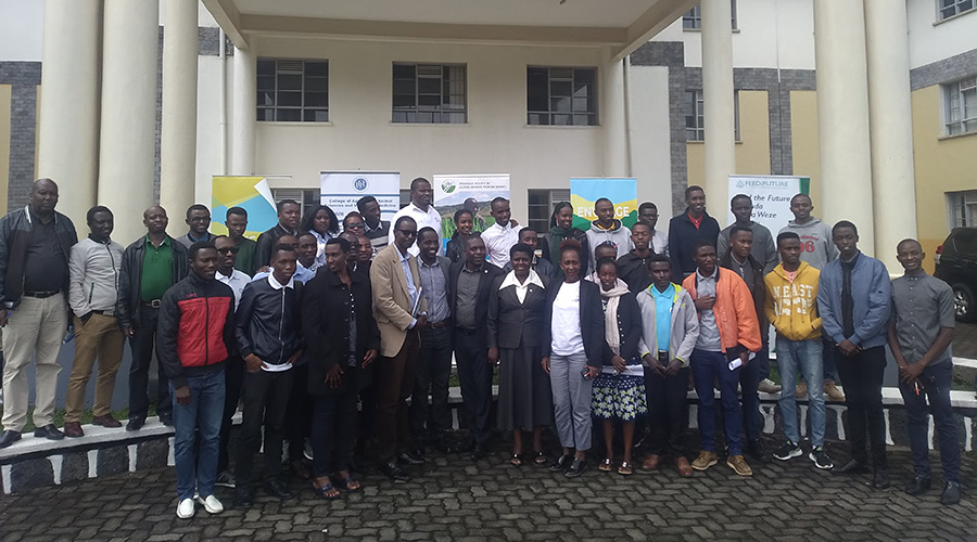 Beneficiairies of the youth agribusiness incubator programme pose for a photo at the University of Rwandau2019s College of Agriculture and Veterinary Medicine campus in Musanze District. / Ru00e9gis Umurengezi