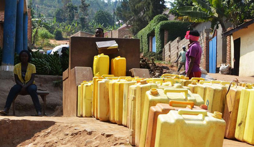 Residents of Bumbogo Sector in Gasabo District queue for water during a recent shortage. Photo: File.