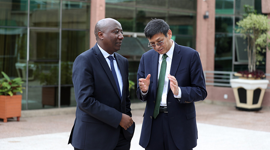 Prime Minister Edouard Ngirente chats with Shenggen Fan, Director-General of International Food Policy Research Institute (IFPRI), during the launch of the program, December 06, 2019 in Kigali. 