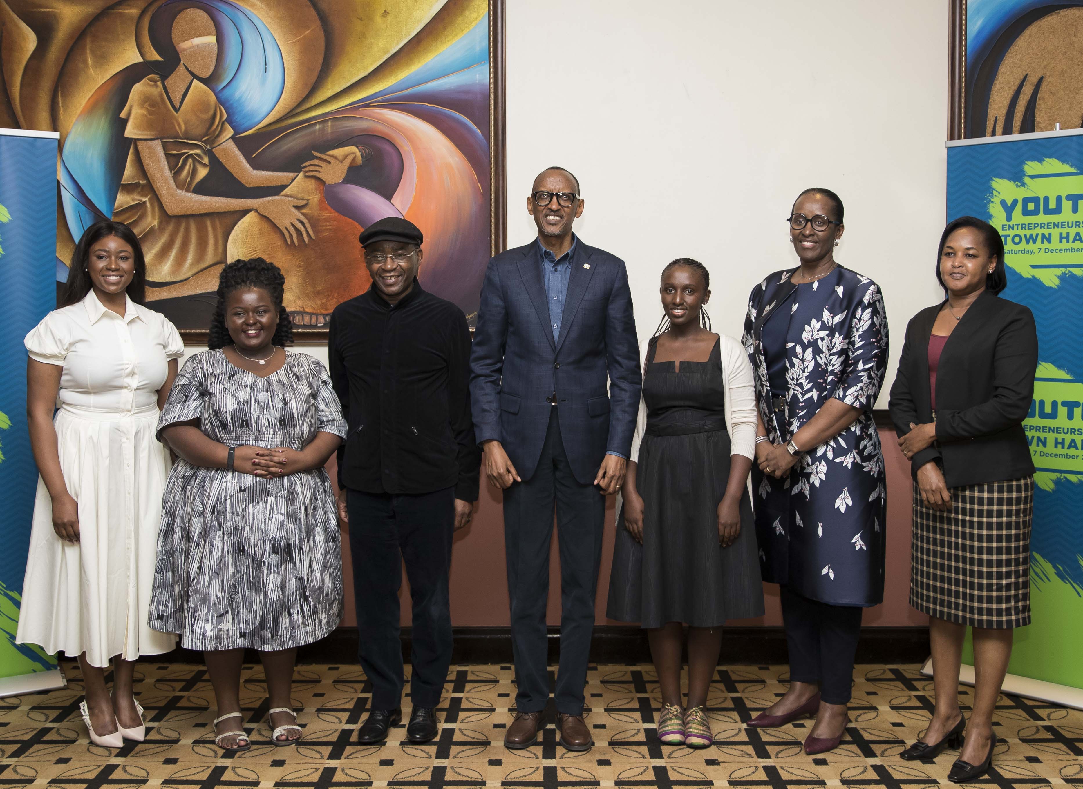 President Kagame, First Lady Jeannette Kagame, Zimbabwean businessman Strive Masiyiwa, and youth and culture minister Rosemary Mbabazi are joined in a group photo by some of the young people who turned up for the Youth Entrepreneurship Town Hall in Kigali on Saturday. 