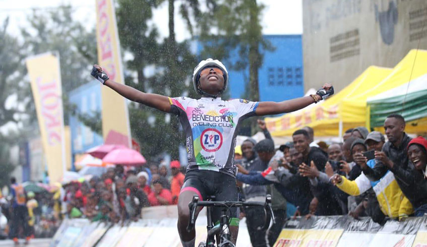 Diane Ingabire was crowned as the winner of the 5th Rwanda Cycling Cup last Saturday. Sam Ngendahimana