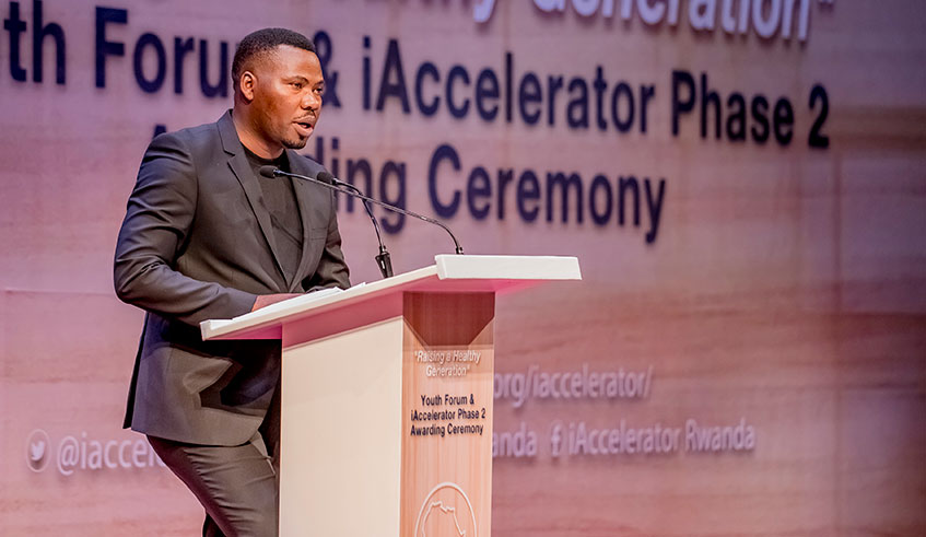 First Lady Jeannette Kagame and other leaders join the finalists for the iAccelerator competition for young innovators. Seven hundred projects applied for the awards, 40 were chosen and 10 won and from these, the top three best projects were named yesterday. The top three winners were each rewarded with USD10,000 as seed capital to expand their projects.  Photo: Courtesy.