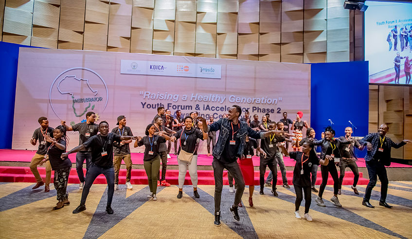 First Lady Jeannette Kagame and other leaders join the finalists for the iAccelerator competition for young innovators. Seven hundred projects applied for the awards, 40 were chosen and 10 won and from these, the top three best projects were named yesterday. The top three winners were each rewarded with USD10,000 as seed capital to expand their projects.  Photo: Courtesy.