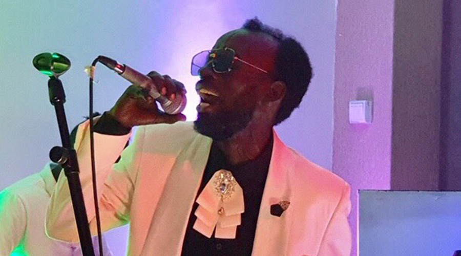 Singer Mako Nikoshwa made a comeback during a concert at White Club on December 1.