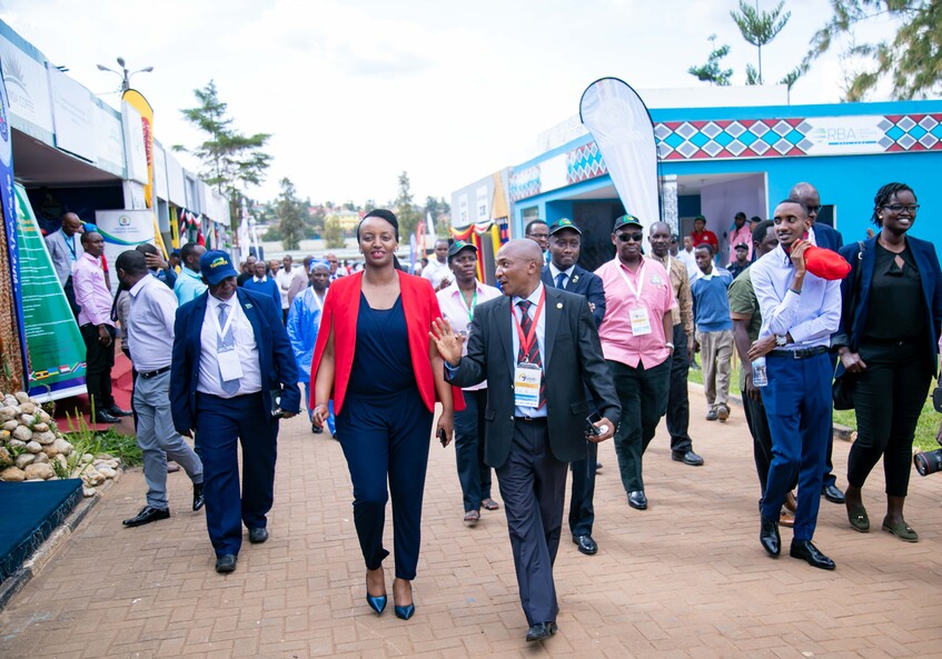 Minister of Trade and Industry, Soraya HakuzumuremyiÂ with other EAC participantsÂ ofÂ theÂ 20thÂ Micro-Small and Medium Enterprises Expo in Kigali. Emmanuel Kwizera